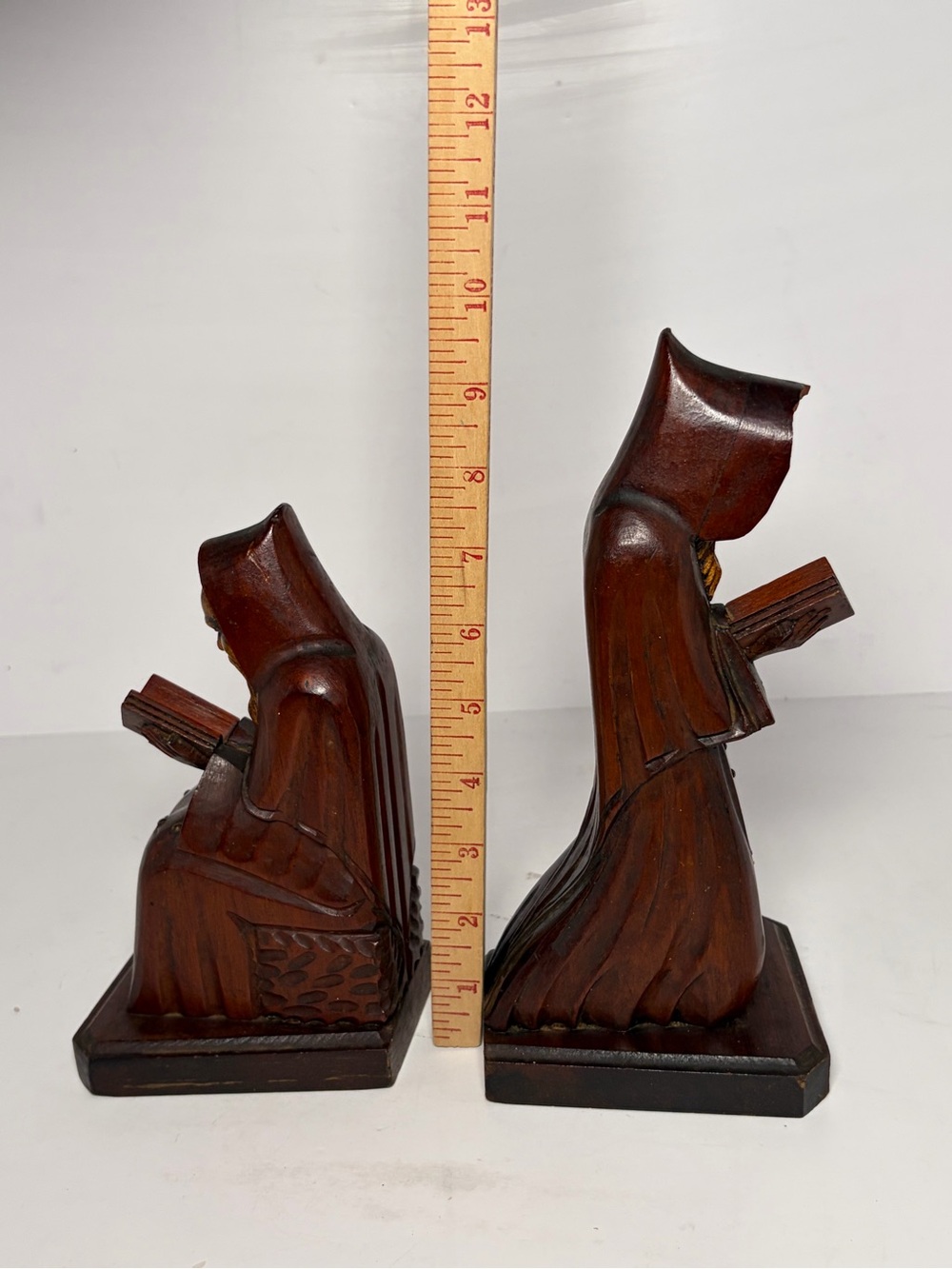 Vintage Hand Carved Wood Monk Bookends Pair Hooded Friars Reading Books 9.5” - Picture 9 of 16